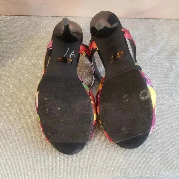 Penny Loves Kenny Bright Floral Heels - Picture 8 of 10